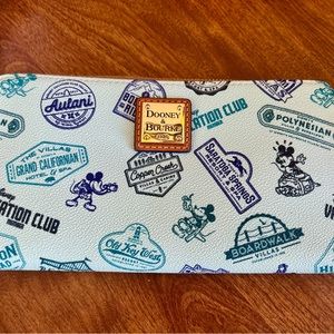 Disney DVC Dooney & Bourke Wallet Wristlet Disney Vacation Club